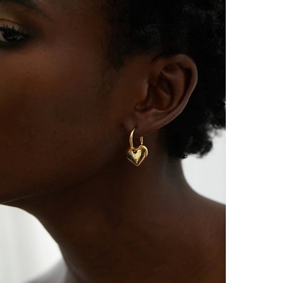 NEW 18K Gold Plated Heart Hoop Earrings - Picture 6 of 7